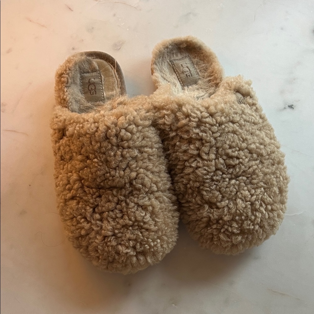 UGG MAXI CURLY SLIDE